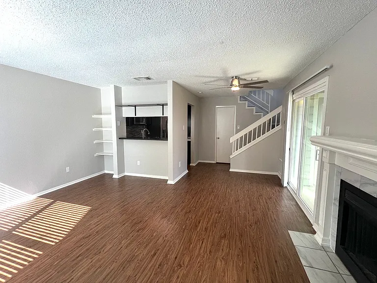 2018 W Rundberg Ln #8B — Photo 3