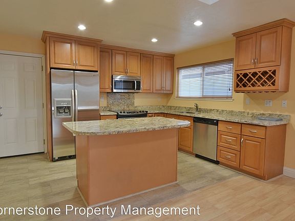 2nd image of 1039 Columbus Dr