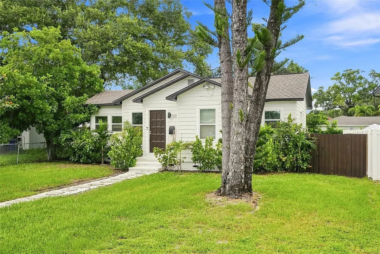 3 bed, 1143 sqft, $3,300 — Photo 3