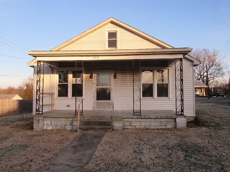 1st image of 250 W Oak St
