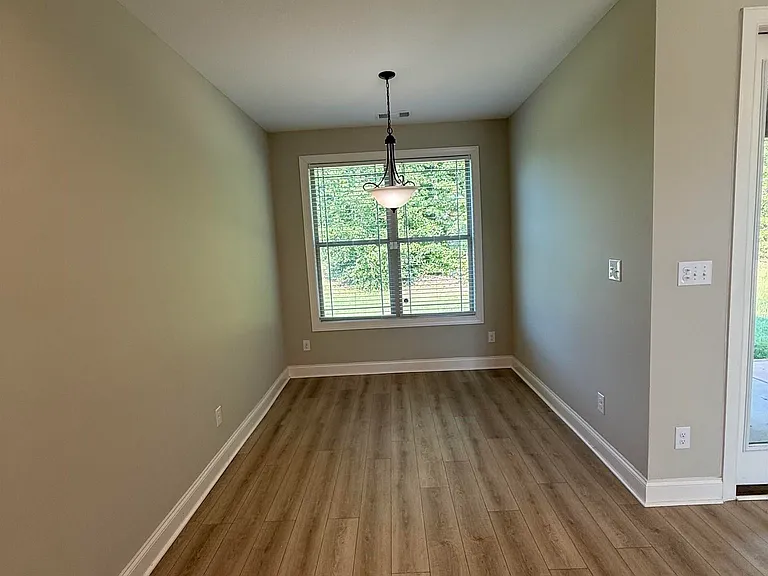 103 Hattie Ct — Photo 5