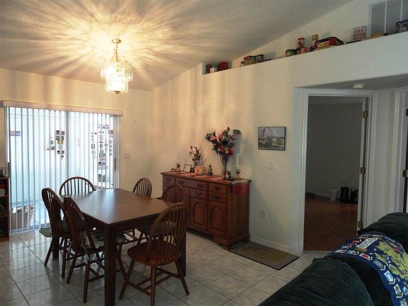 3rd image of 69 Ferndale Ln