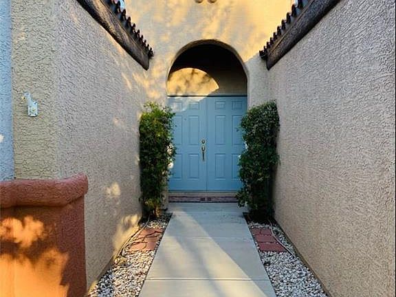5th image of 1004 Black Olive St