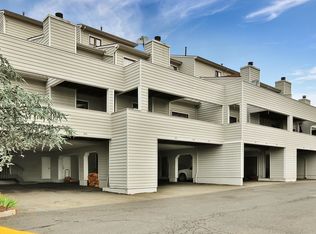 775 Spinnaker Ct, Secaucus, NJ 07094