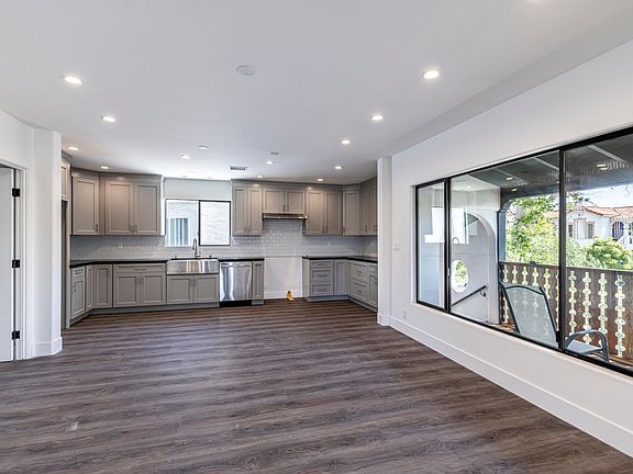 3rd image of 1625 Stearns Dr #1625