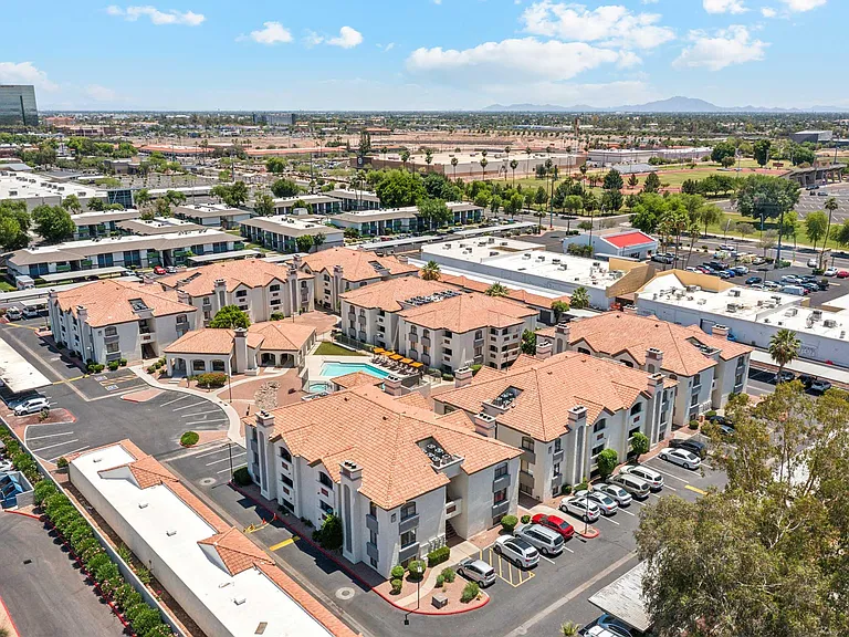 Twin Palms — Photo 34