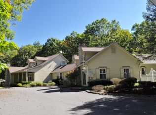 101 Hidden Oaks Dr, Milford, PA 18337