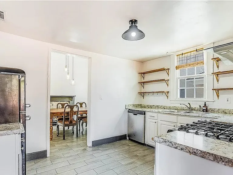 634 W 32nd St — Photo 19