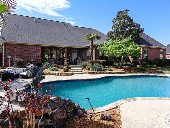 5th image of 301 Beaver Lake Cir