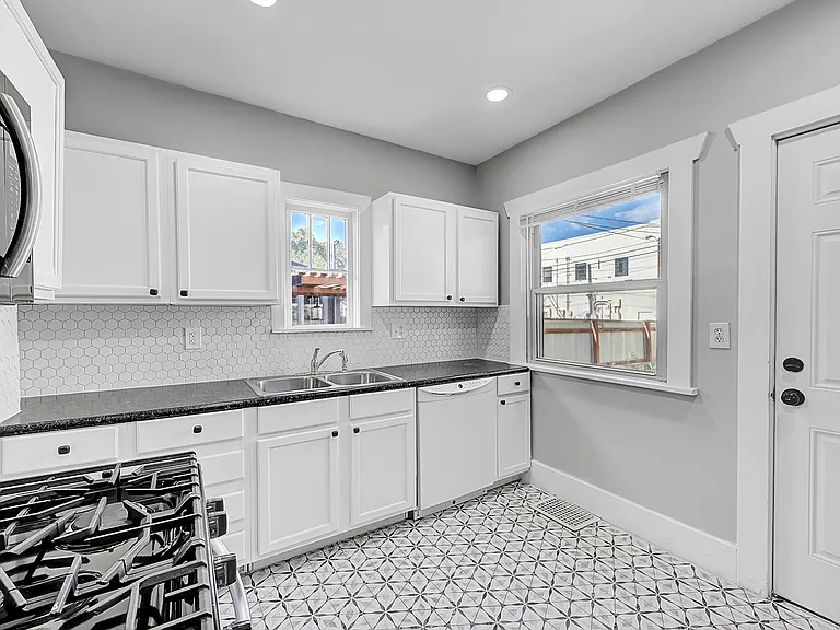 1205 S Lincoln St — Photo 14