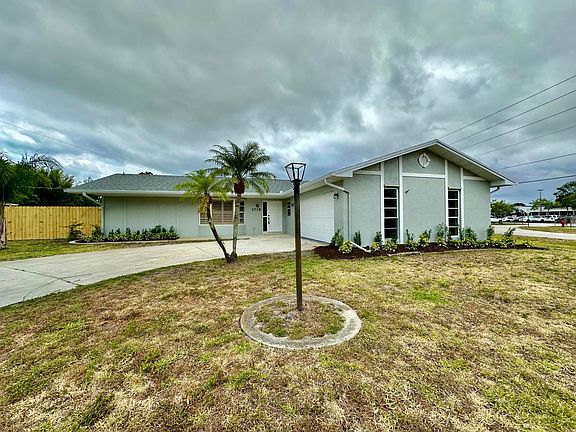 4th image of 2718 SE Mariposa Avenue