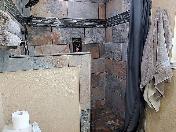 2nd image of 207 Wolf Glen St