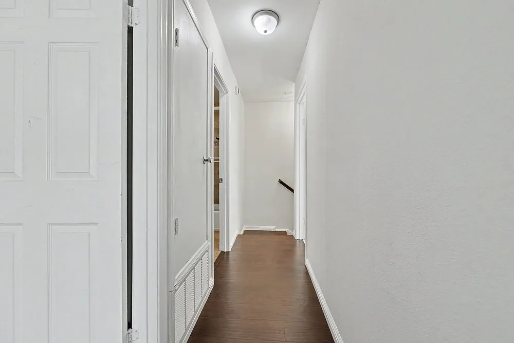 3 bed, 1183 sqft, $3,500 — Photo 2