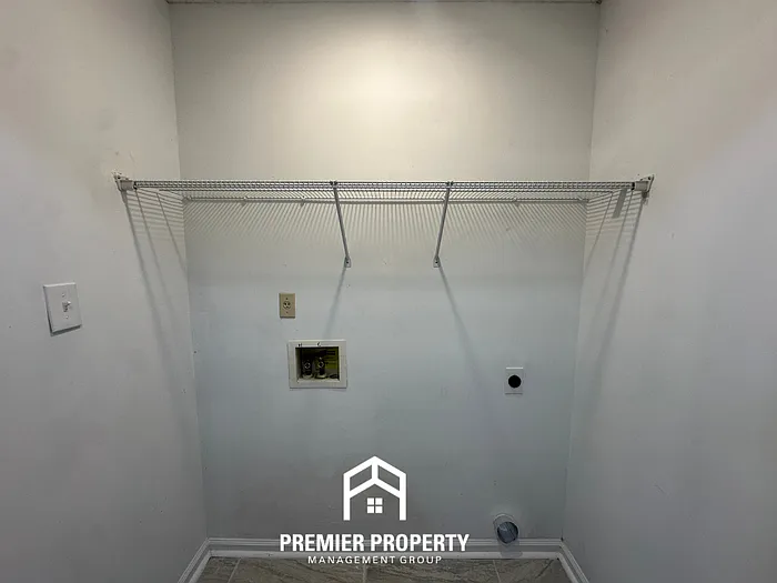 993 Nolan Ln — Photo 9