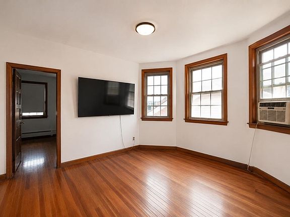 4th image of 196 W 52nd St Floor 2