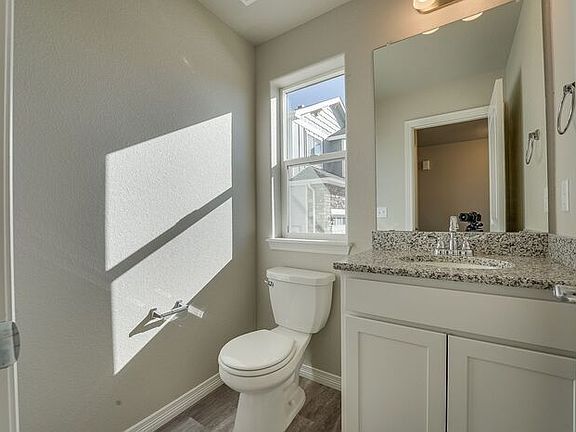 3rd image of 4593 Hollycomb Dr
