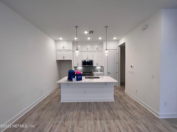 4th image of 7433 Calusa Ct