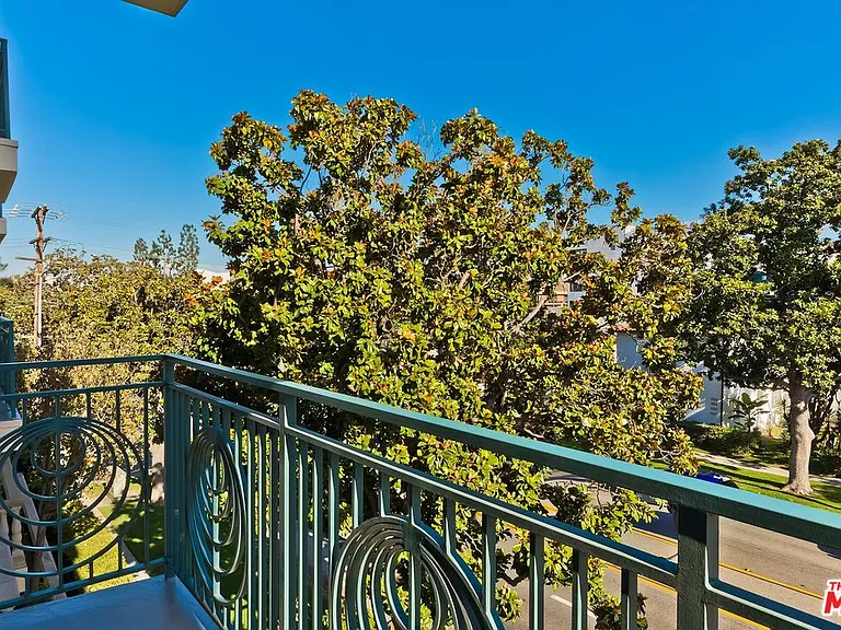 430 N Oakhurst Dr #202 — Photo 23