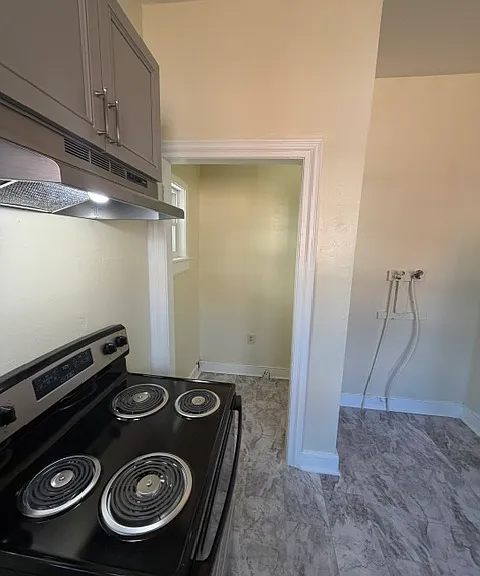121 Richmond Ave — Photo 15