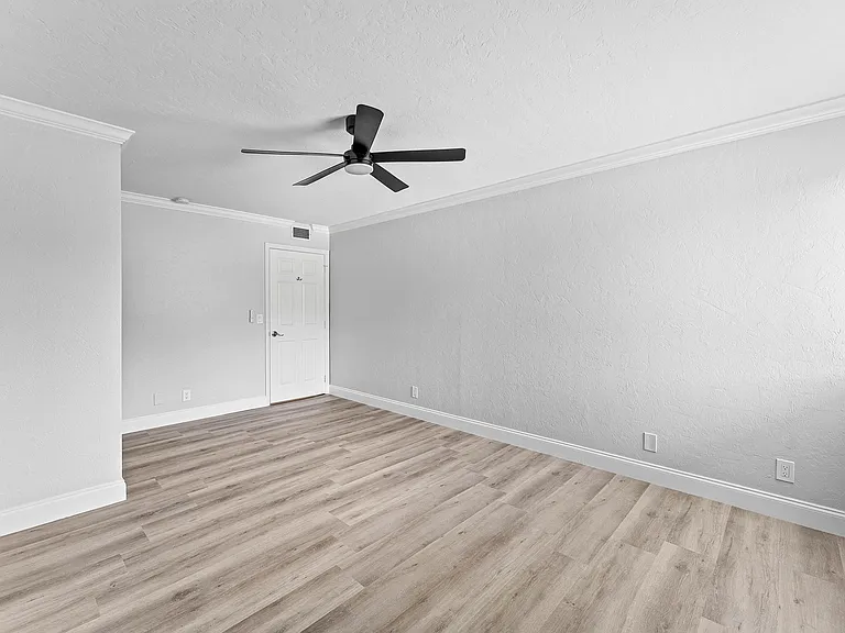 1866 Fairview Villas Dr #3 — Photo 23