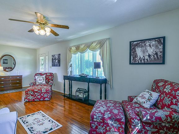 4th image of 1106 Panorama Dr
