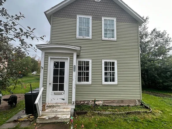 620 Bank St, Ishpeming, MI 49849