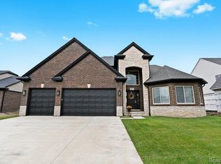 24571 Brookshire Dr, Macomb, MI