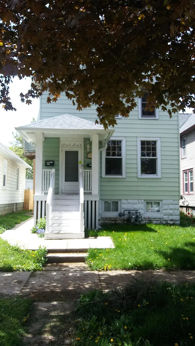 2523 S Austin St photo 1