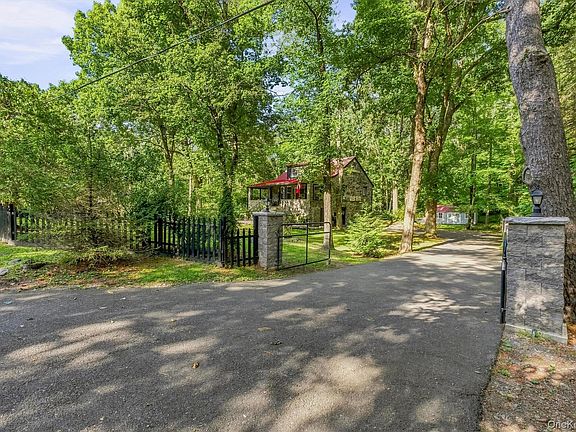 4th image of 231 Rombout Road