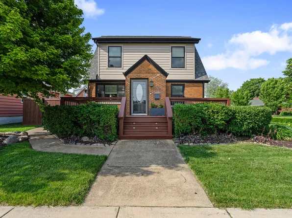 592 E 13th St, Lockport, IL 60441