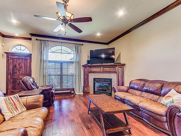 Open Floor Plan: Gas Fire 