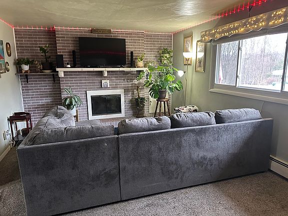 2nd image of 18 Rock St