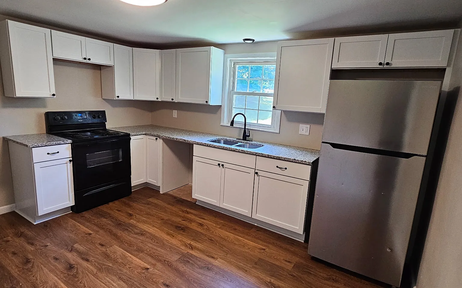 3 bed, 1200 sqft, $2,050 — Photo 2