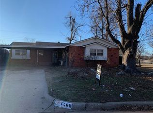 1208 W Peebly Dr, Midwest City, OK 73110