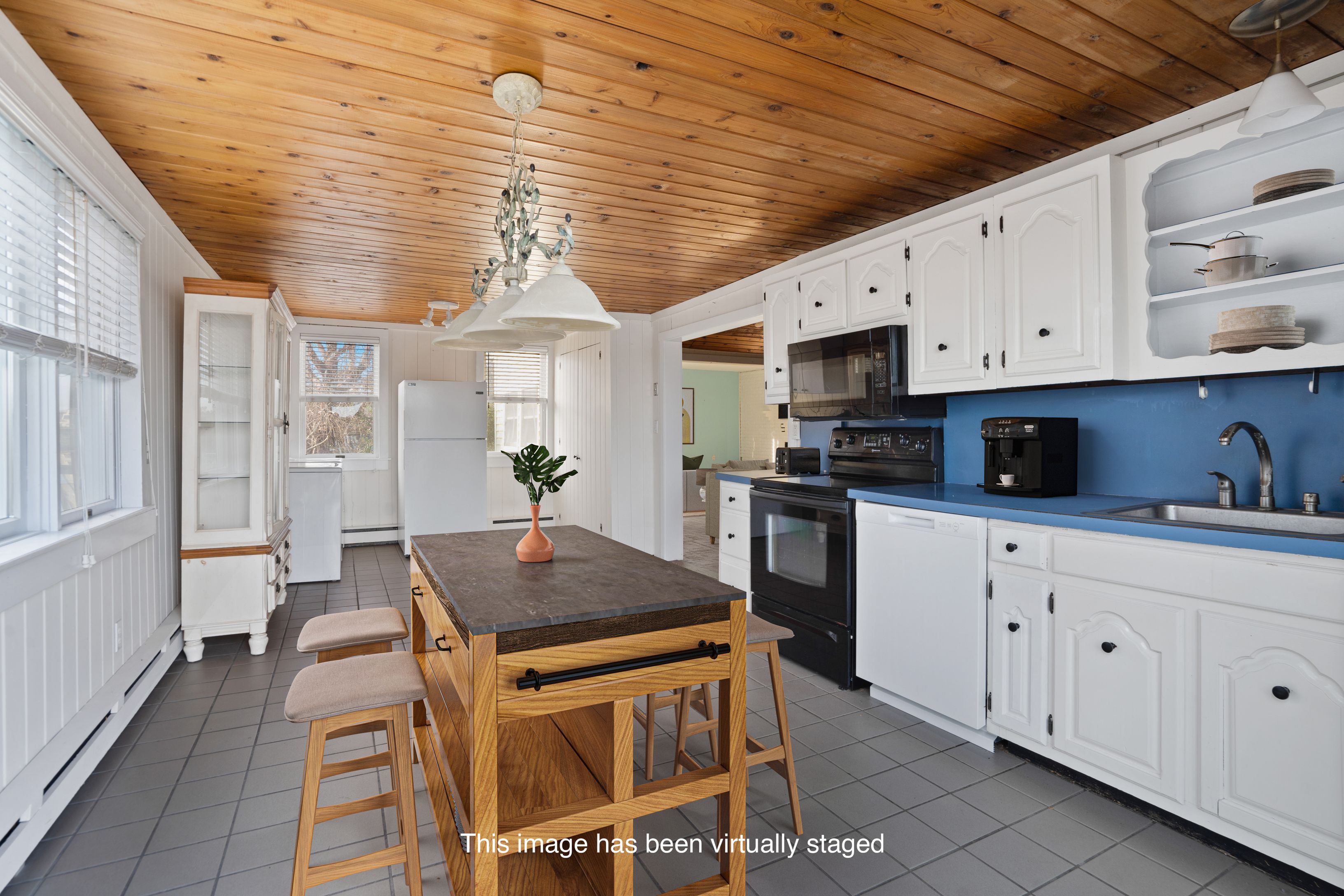 35 Gardners Ln, Hampton Bays, NY 11946 Out East