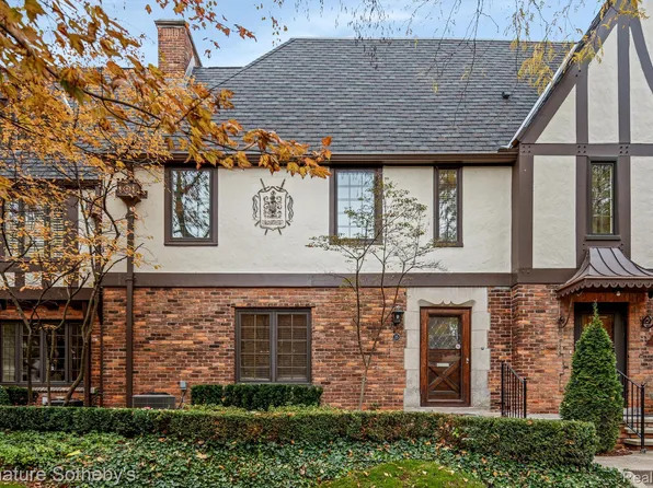 35 Cranford Ln, Grosse Pointe, MI 48230
