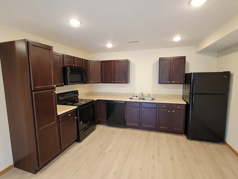 1 Hundred West Apartments — Photo 11