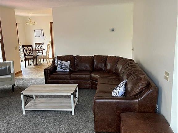 5th image of 280 Poplar Ct