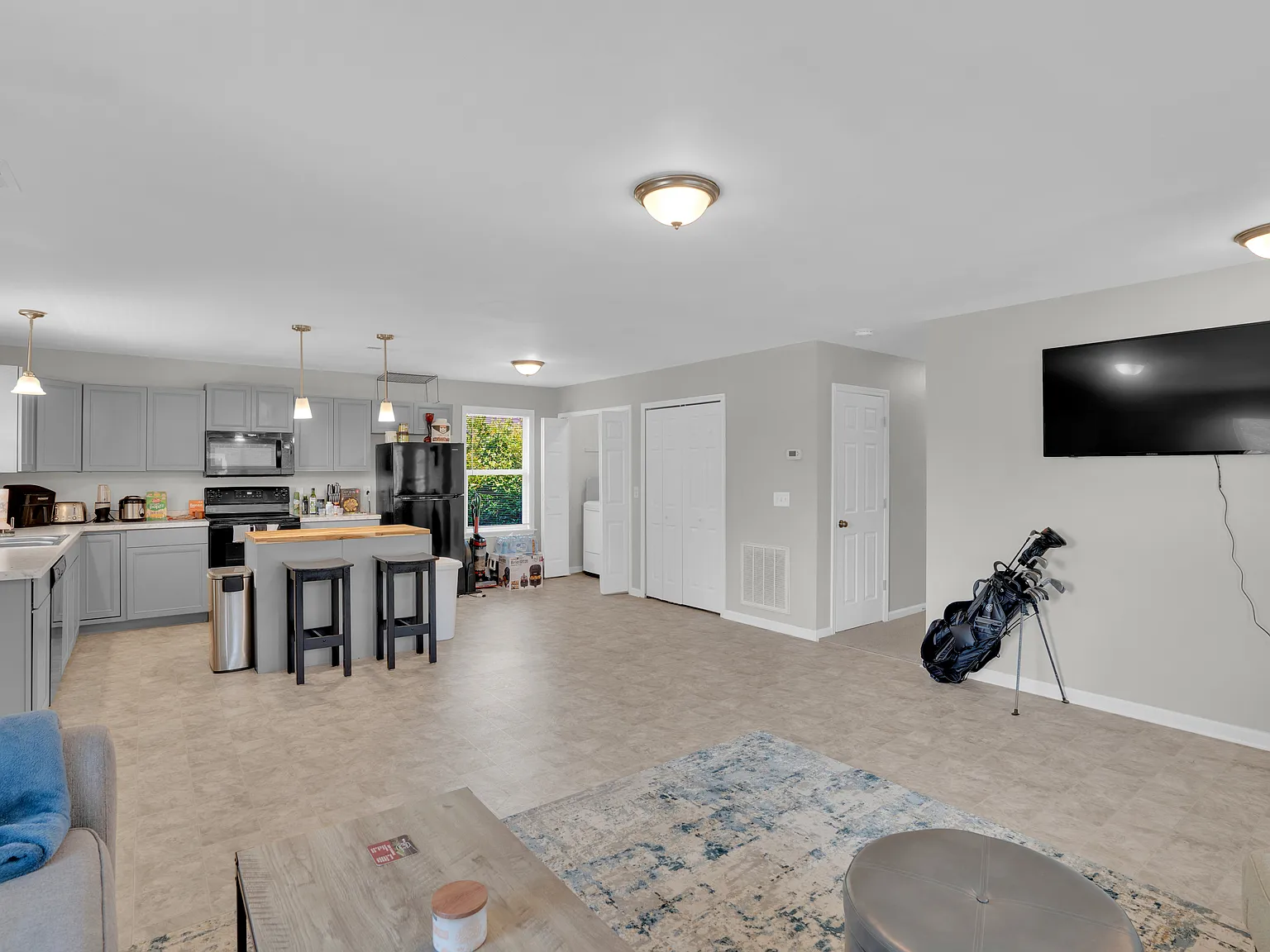 3 bed, 1232 sqft, $2,100 — Photo 4