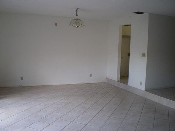3rd image of 8217 NW 8th St #5