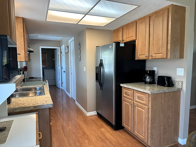 Community Ave — Photo 13