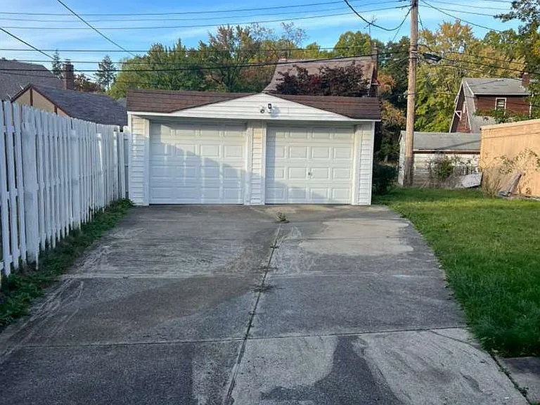 11215 Langton Ave — Photo 33