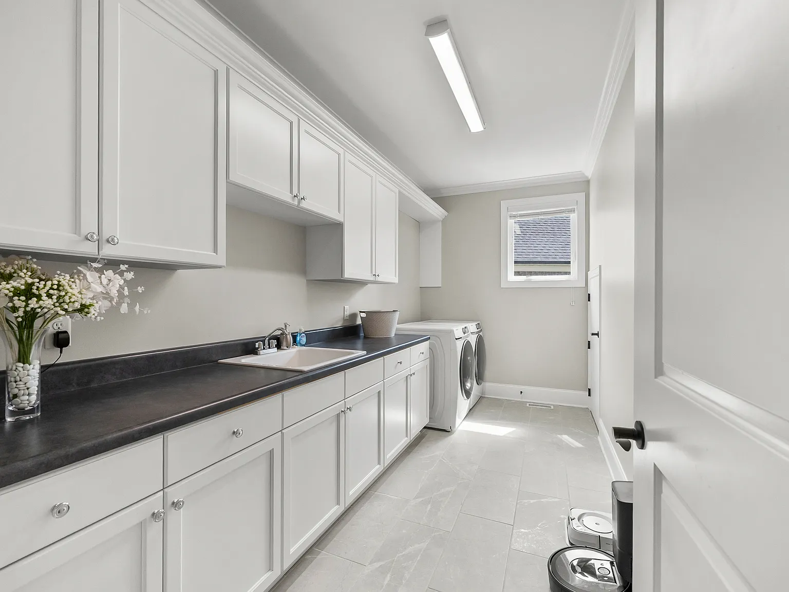 4 bed, 3542 sqft, $5,800 — Photo 4