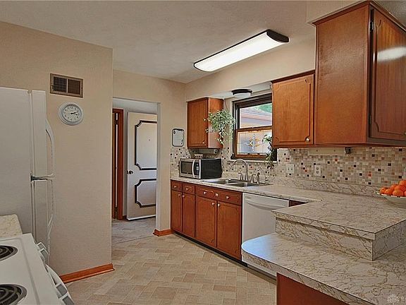 2nd image of 3861 Greenbelt Ave