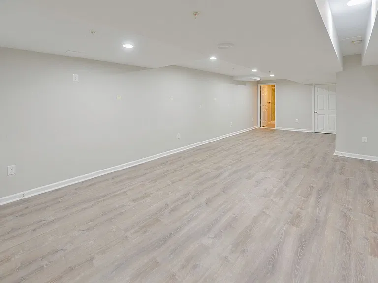 200 Rolling Hill Dr — Photo 18
