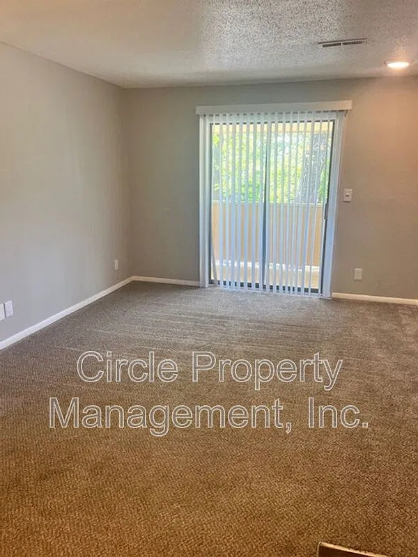 2 bed, 1.0 bath, 800 sqft, $850 — Photo 2