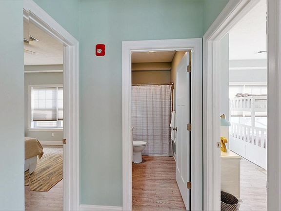 Hallway to Bedrooms & Bathroom