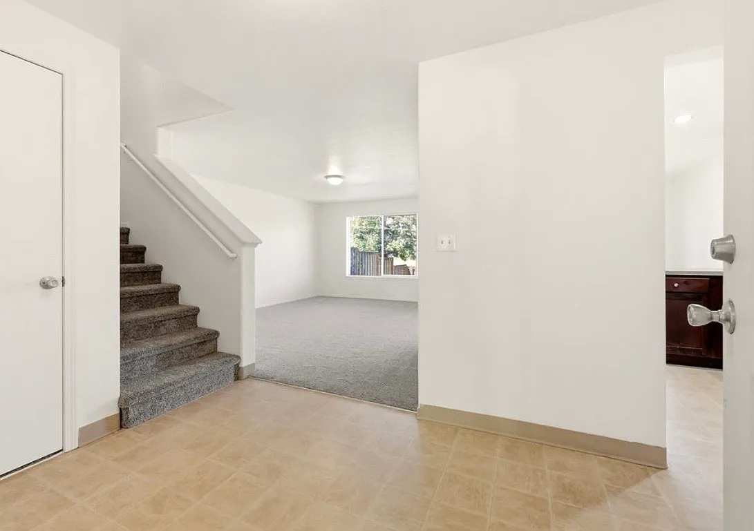 3 bed, 1.5 bath, 1193 sqft, $2,400 — Photo 4