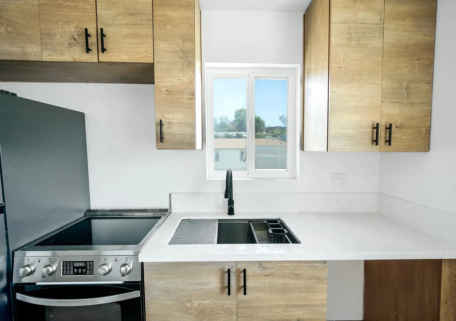 2325 Comstock Street — Photo 3