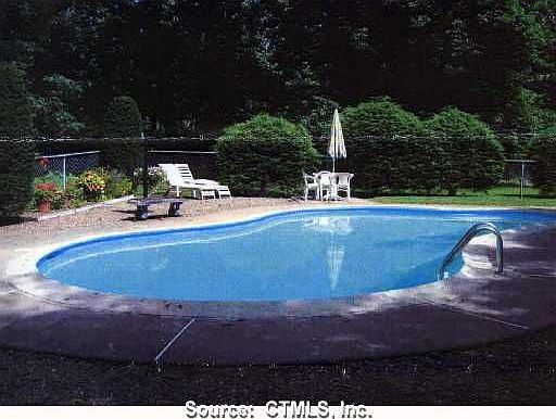 2nd image of 2 Punkin Dr